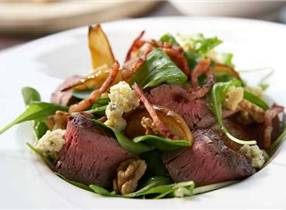 Tenderloin with grilled pear salad